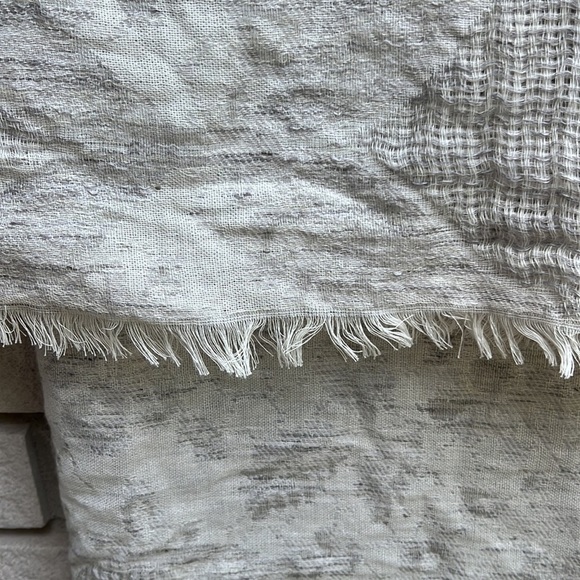 Aphorism Woven Lightweight Blanket Scarf - Picture 6 of 9